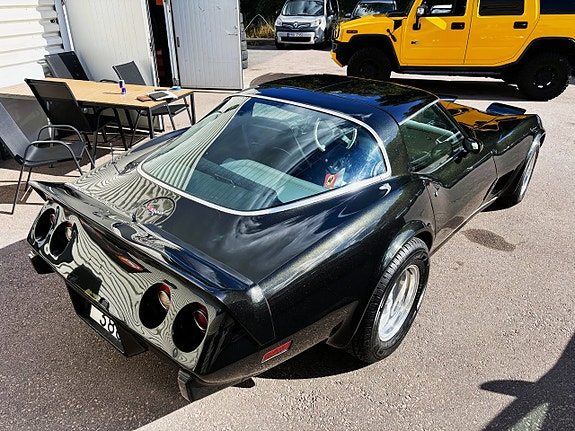 Chevrolet Corvette 15 of 21