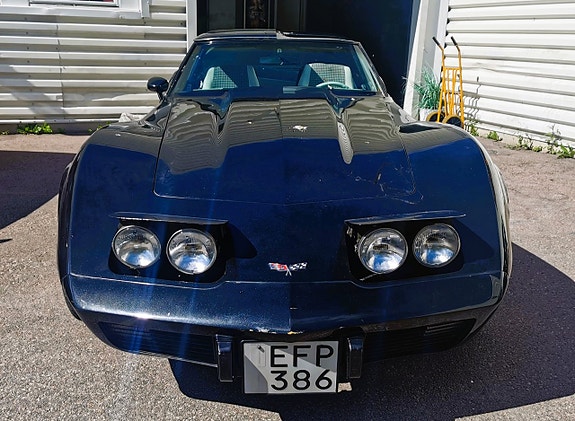 Chevrolet Corvette 2 of 5