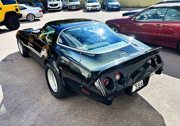 Chevrolet Corvette 10 of 21