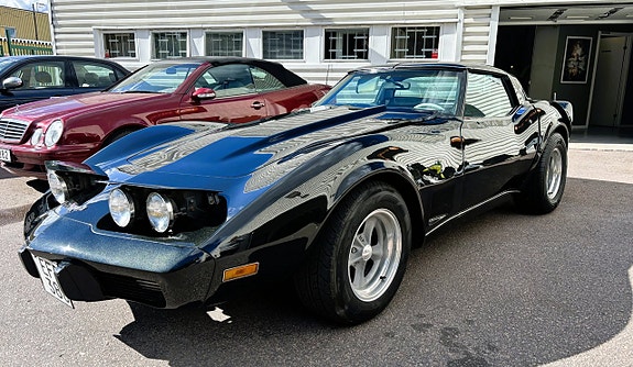 Chevrolet Corvette 8 of 21