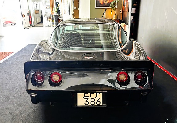 Chevrolet Corvette 9 of 21