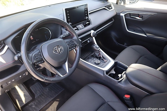 Toyota RAV4 Plug-in Hybrid 5 of 5