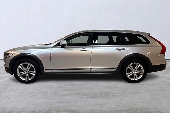 Volvo V90 Cross Country 2 of 5