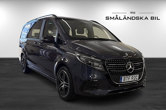 Mercedes-Benz V300 3 of 5