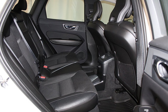 Volvo XC60 22 of 29