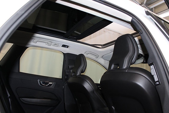 Volvo XC60 23 of 29