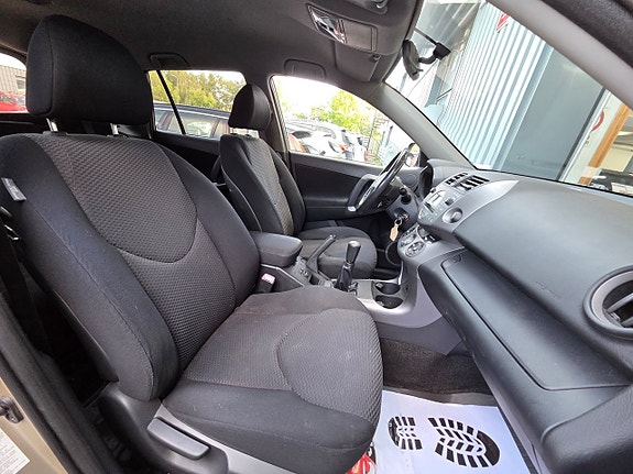 Toyota RAV4 12 of 15