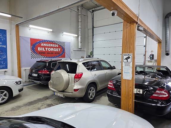 Toyota RAV4 6 of 15