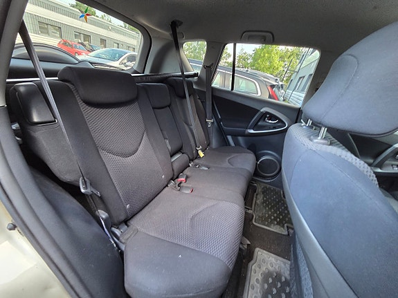 Toyota RAV4 15 of 15