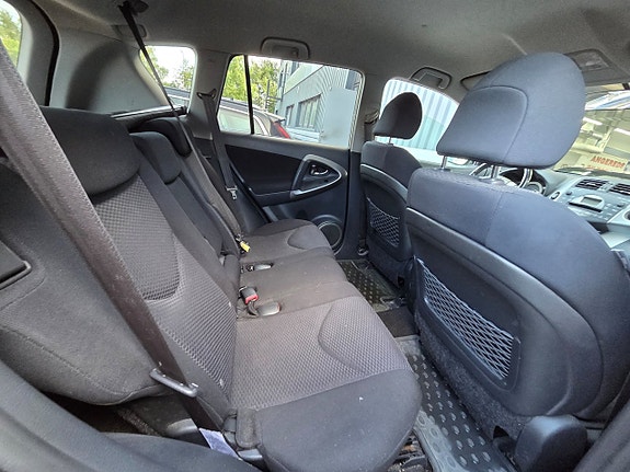 Toyota RAV4 14 of 15