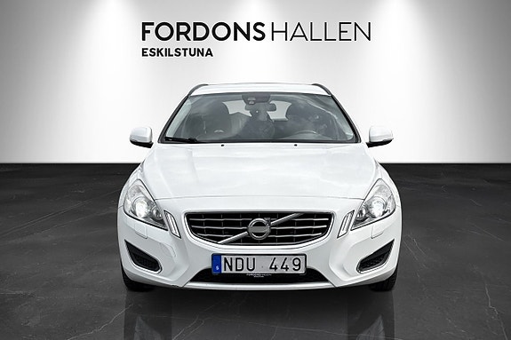 Volvo V60 2 of 5