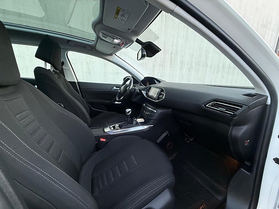 Peugeot 308 13 of 15