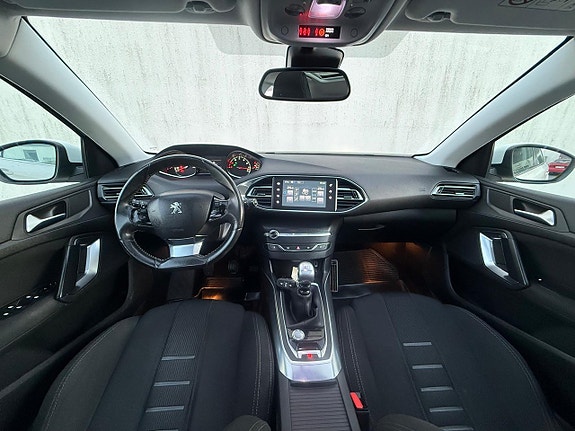 Peugeot 308 11 of 15