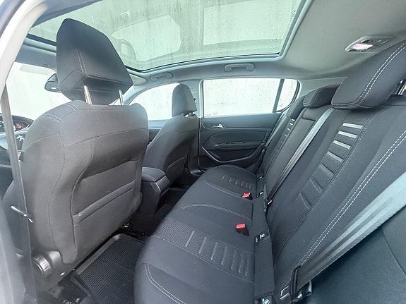 Peugeot 308 14 of 15