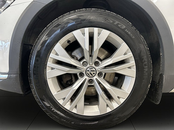 Volkswagen Passat Alltrack 14 of 23