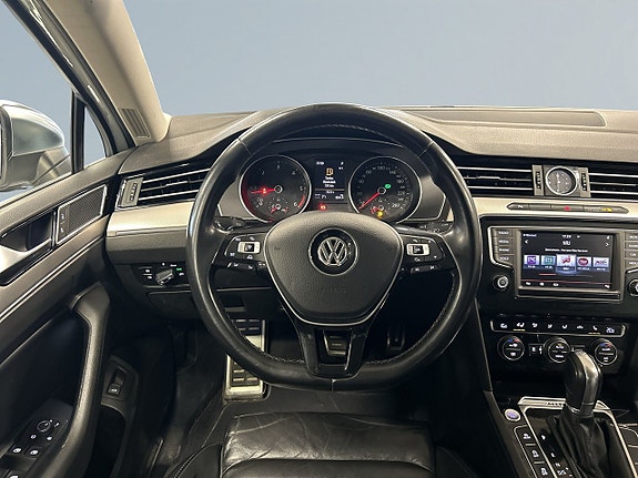 Volkswagen Passat Alltrack 9 of 23
