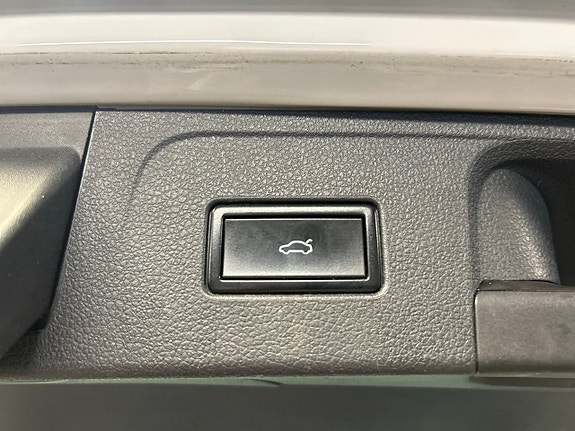 Volkswagen Passat Alltrack 18 of 23