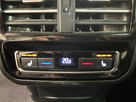 Volkswagen Passat Alltrack 21 of 23
