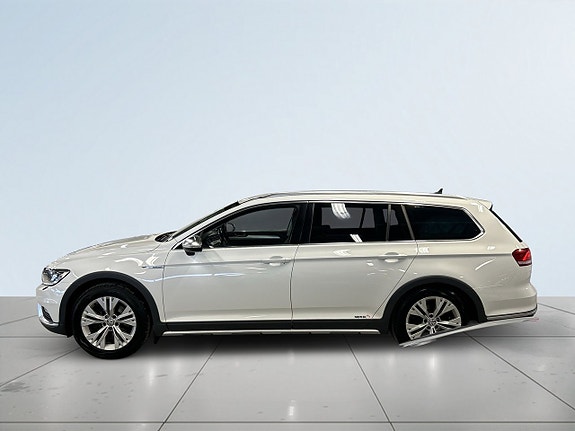 Volkswagen Passat Alltrack 4 of 5