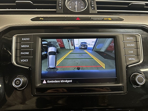Volkswagen Passat Alltrack 15 of 23