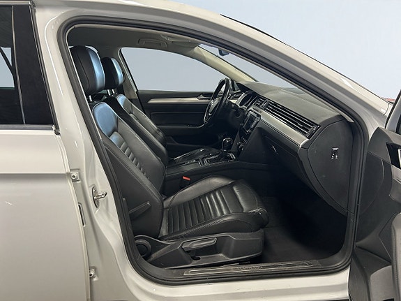 Volkswagen Passat Alltrack 10 of 23