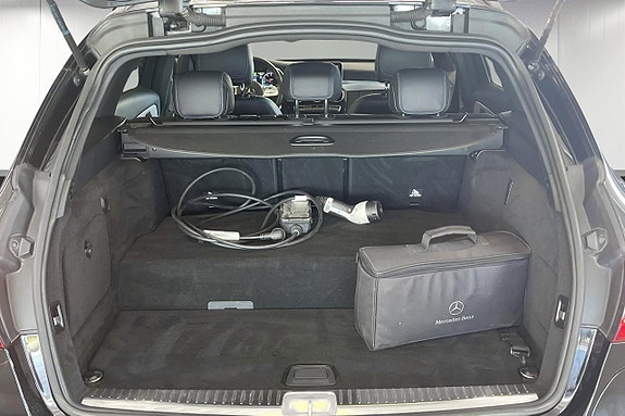 Mercedes-Benz C300 de 14 of 21