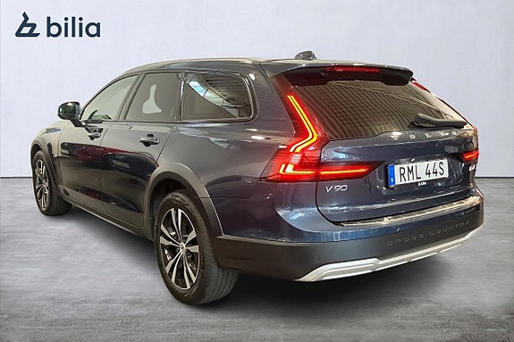 Volvo V90 Cross Country 2 of 5