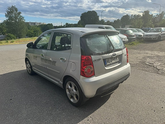 Kia Picanto 3 of 5