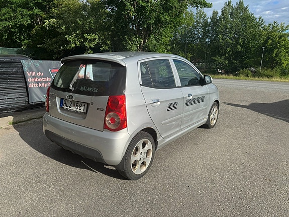 Kia Picanto 4 of 5