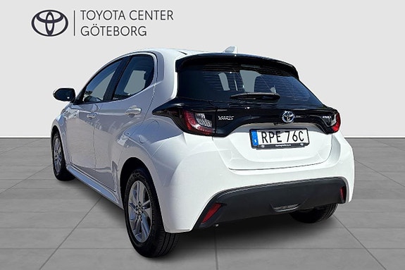 Toyota Yaris 4 of 12