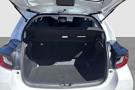Toyota Yaris 12 of 12