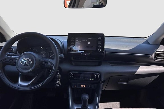 Toyota Yaris 10 of 12