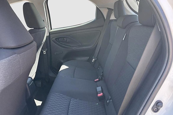 Toyota Yaris 9 of 12
