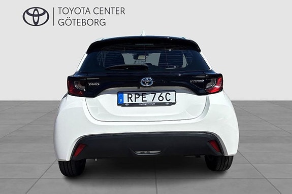 Toyota Yaris 6 of 12