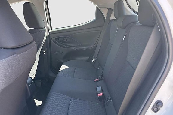 Toyota Yaris 9 of 12