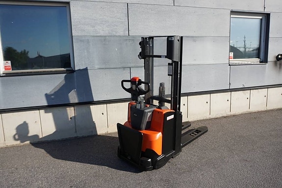 Toyota SWE120 4 of 8