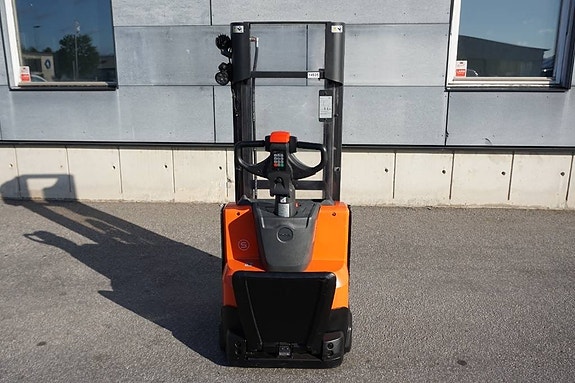 Toyota SWE120 3 of 8