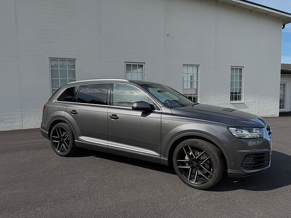 Audi Q7 3 of 5