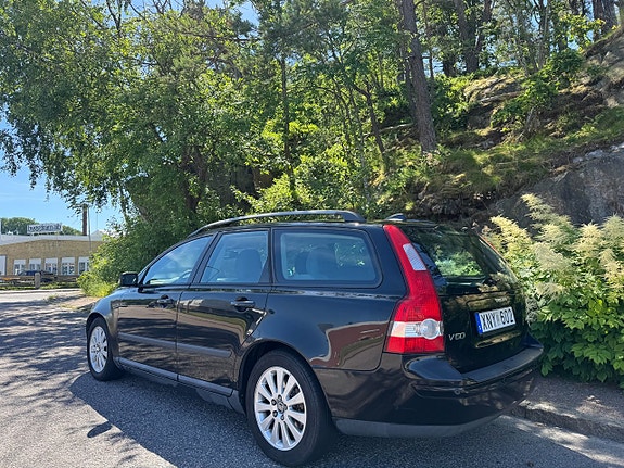 Volvo V50 3 of 5