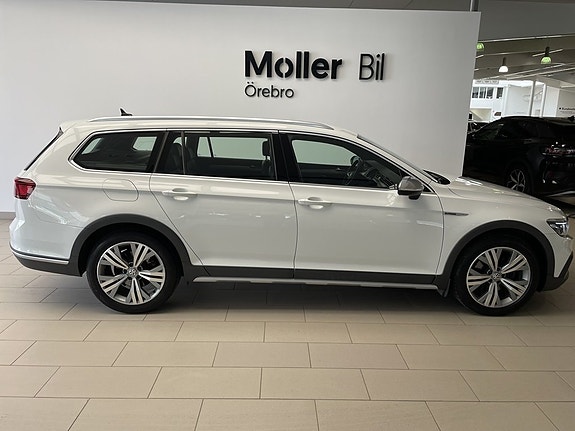 Volkswagen Passat Alltrack 3 of 5