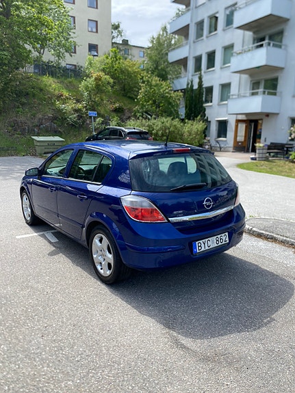 Opel Astra 4 of 5