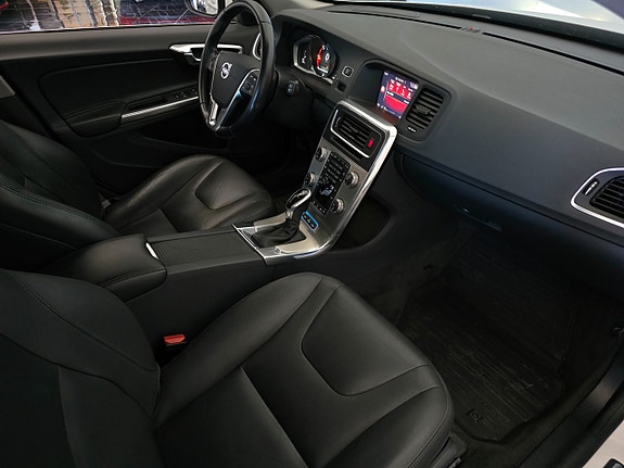 Volvo V60 12 of 17