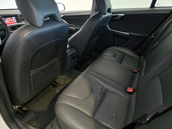 Volvo V60 10 of 17