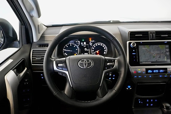 Toyota Land Cruiser 12 of 24