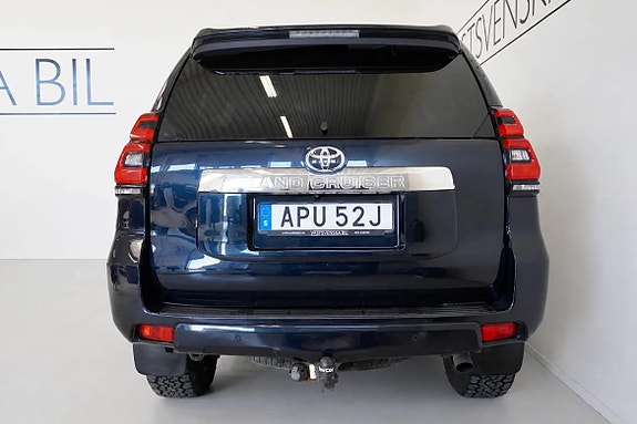 Toyota Land Cruiser 8 of 24