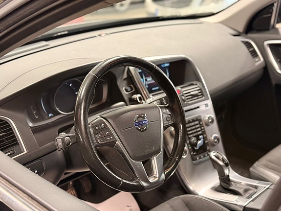 Volvo XC60 13 of 15