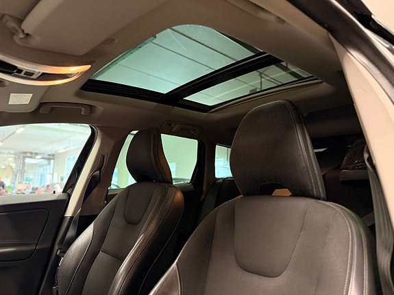 Volvo XC60 12 of 15