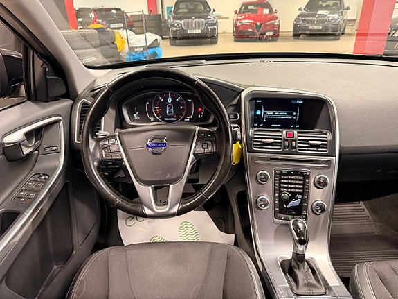 Volvo XC60 11 of 15