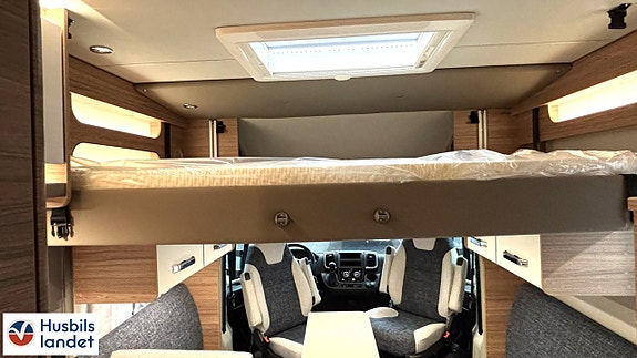 Weinsberg CaraSuite 700 DX / ALDE Face-To-Face 9 of 18