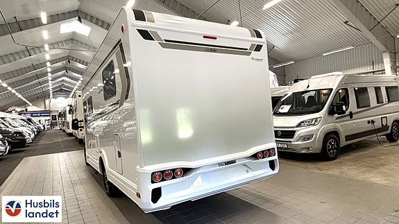 Weinsberg CaraSuite 700 DX / ALDE Face-To-Face 3 of 18